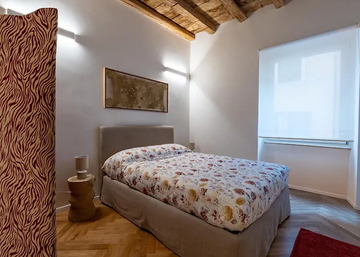 Vatican Suite: Steps To St. Peter By Viva Domus Apartment